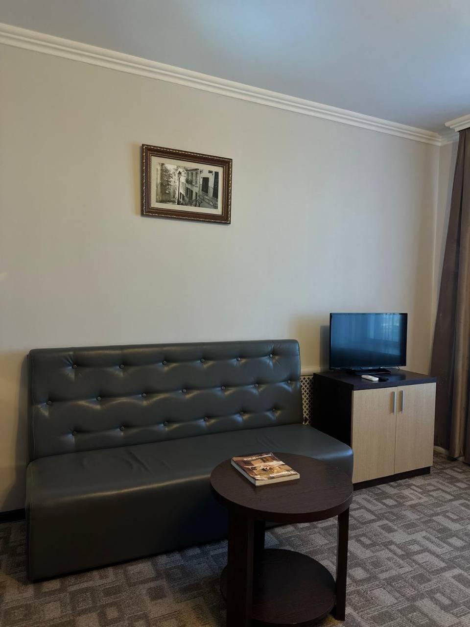 Tanzharyk Hotel Aqtöbe Exteriör bild