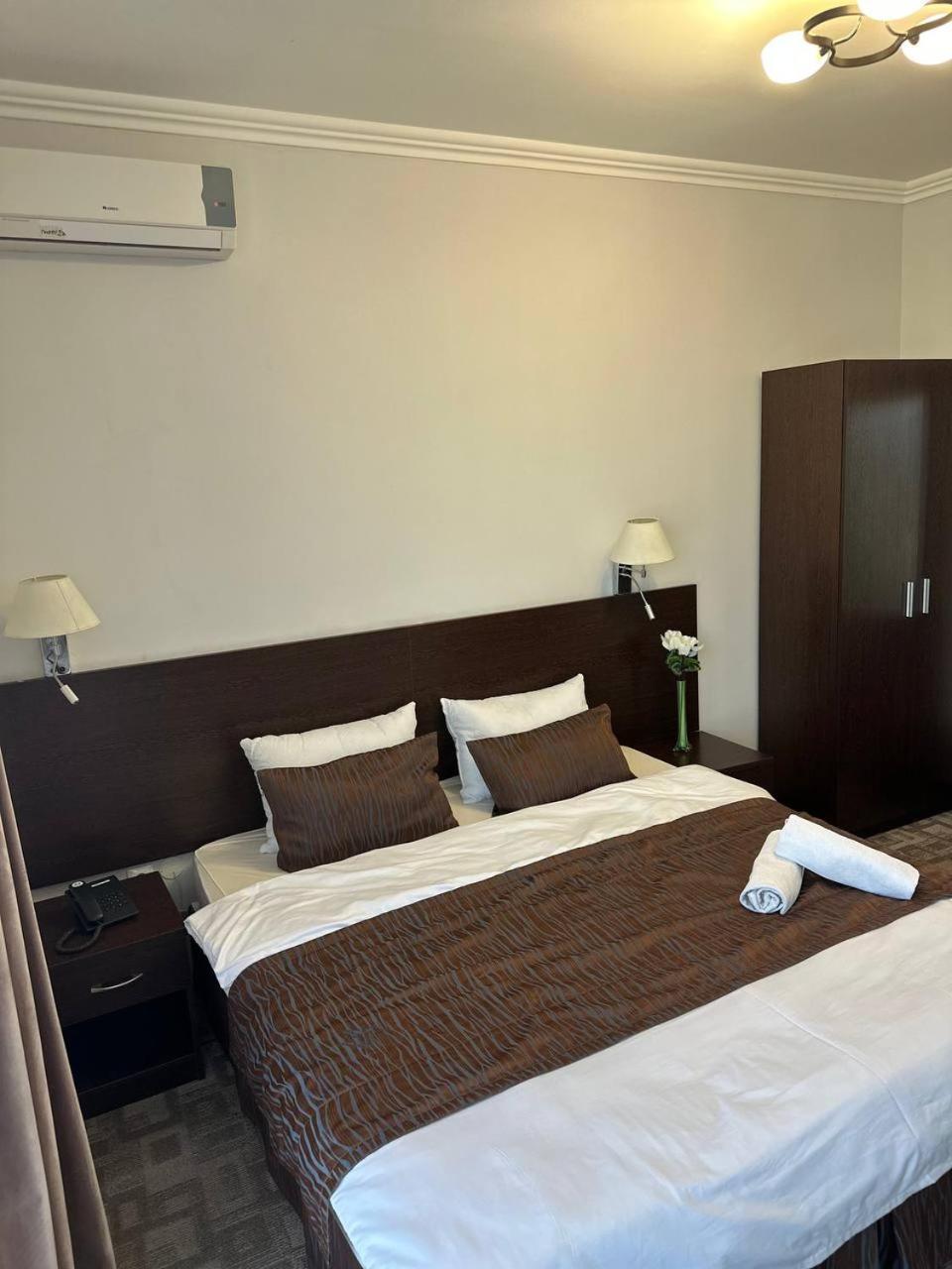 Tanzharyk Hotel Aqtöbe Exteriör bild