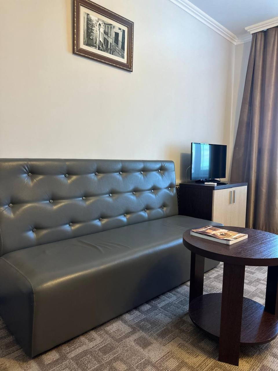 Tanzharyk Hotel Aqtöbe Exteriör bild