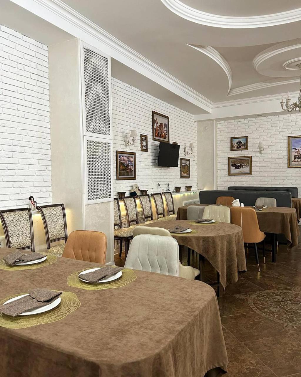 Tanzharyk Hotel Aqtöbe Exteriör bild