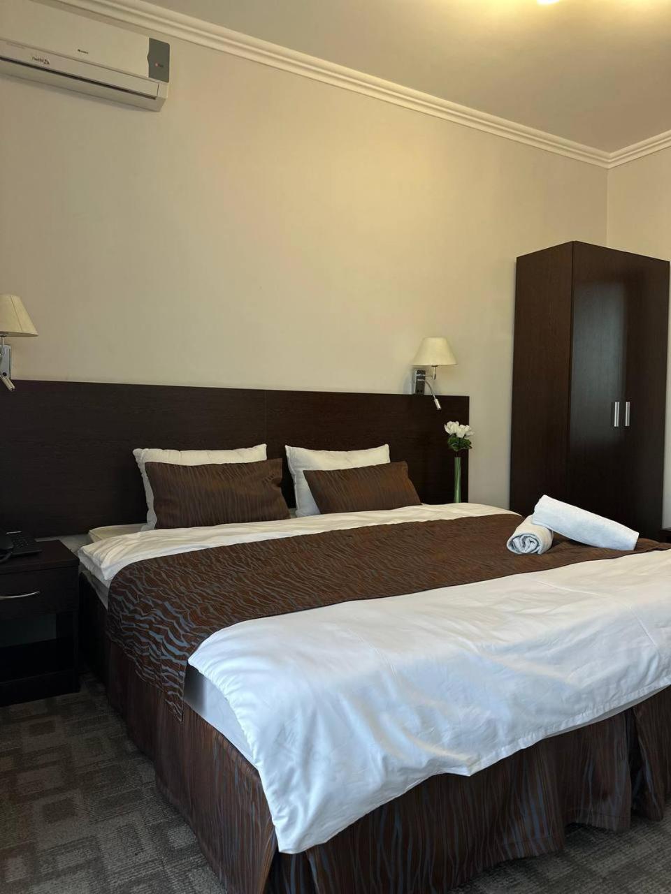 Tanzharyk Hotel Aqtöbe Exteriör bild