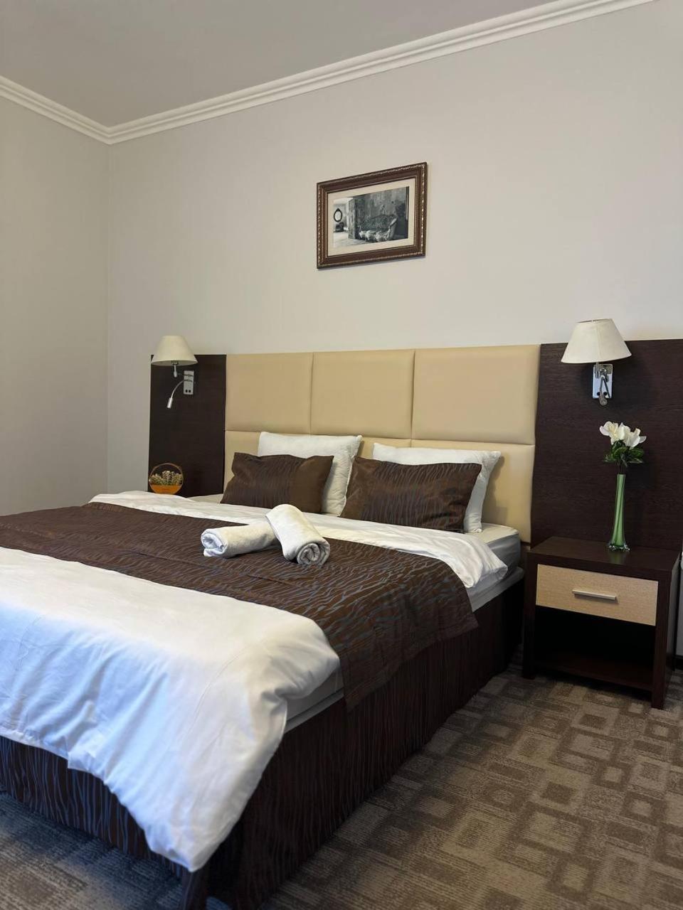 Tanzharyk Hotel Aqtöbe Exteriör bild