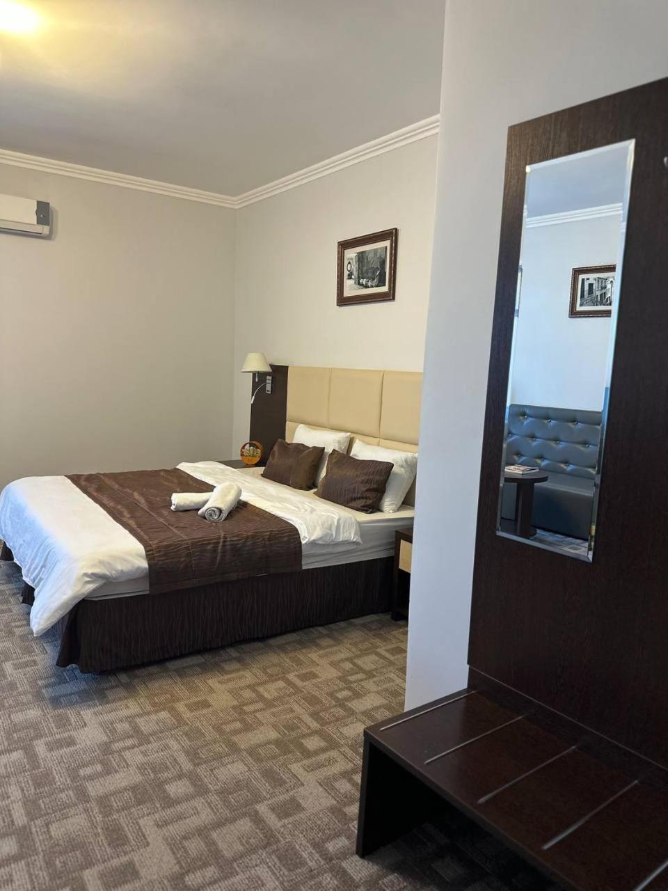Tanzharyk Hotel Aqtöbe Exteriör bild