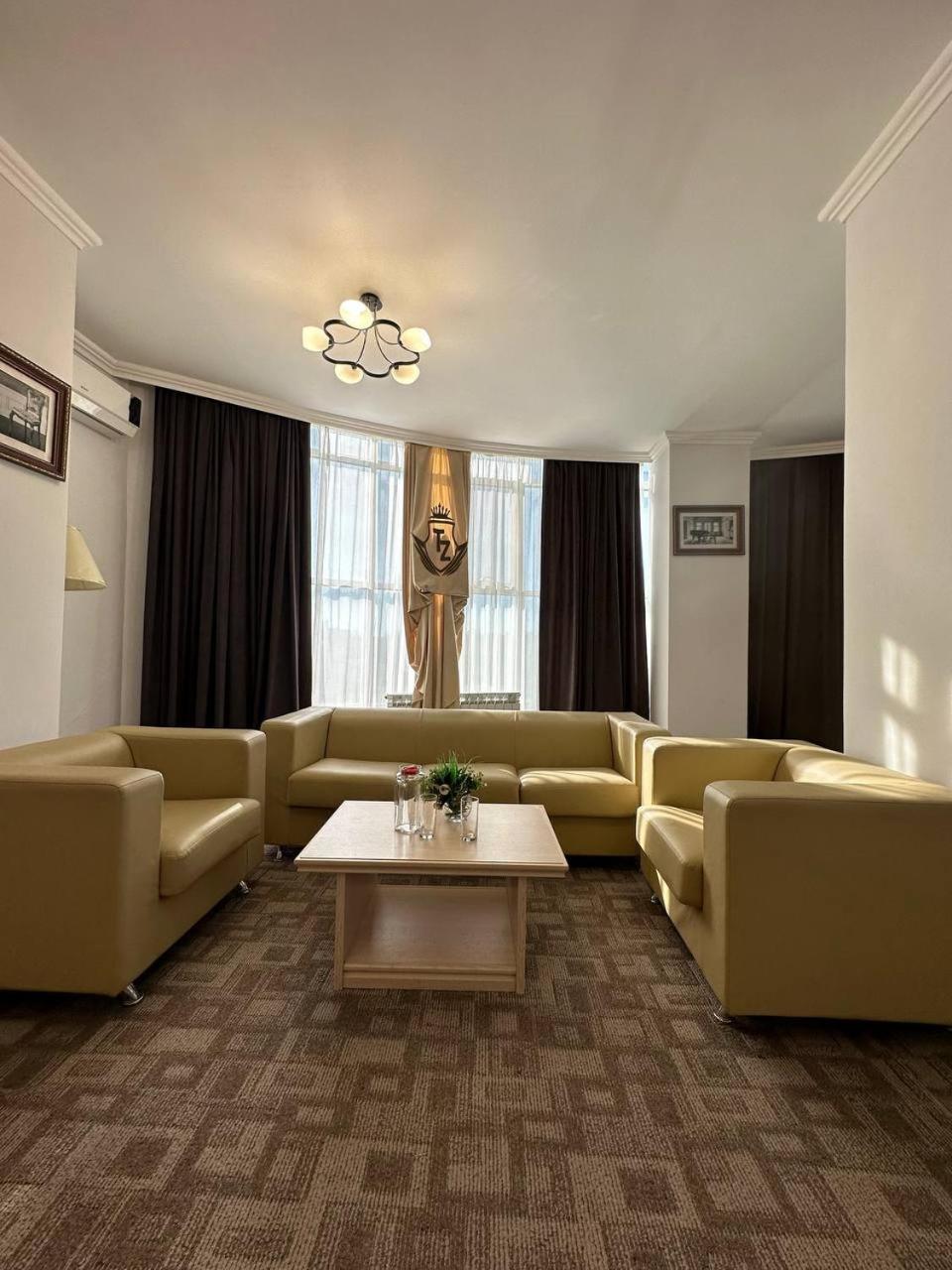 Tanzharyk Hotel Aqtöbe Exteriör bild