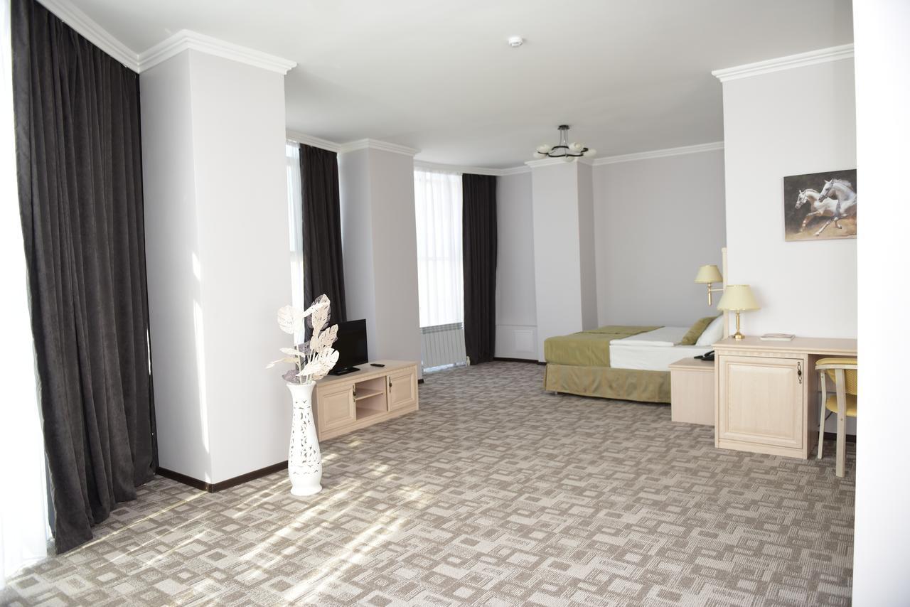Tanzharyk Hotel Aqtöbe Exteriör bild