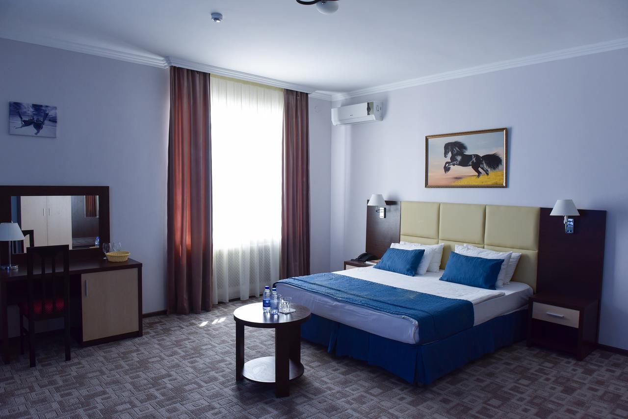 Tanzharyk Hotel Aqtöbe Exteriör bild
