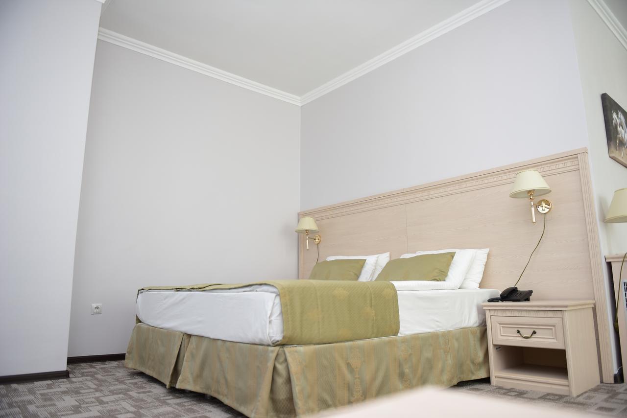 Tanzharyk Hotel Aqtöbe Exteriör bild